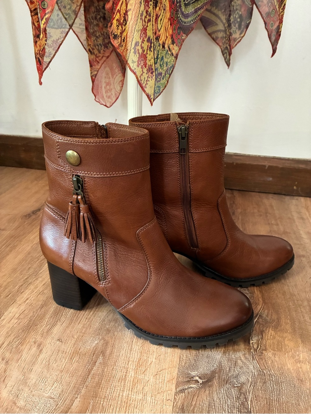 Johnston & Murphy Vivica Zip Boot Cognac Calfskin Size 9.5